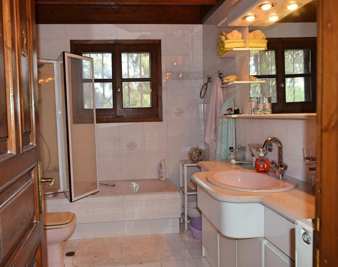 Seaside Villa In Alikes, Chalkida Drosia  Bagian luar foto